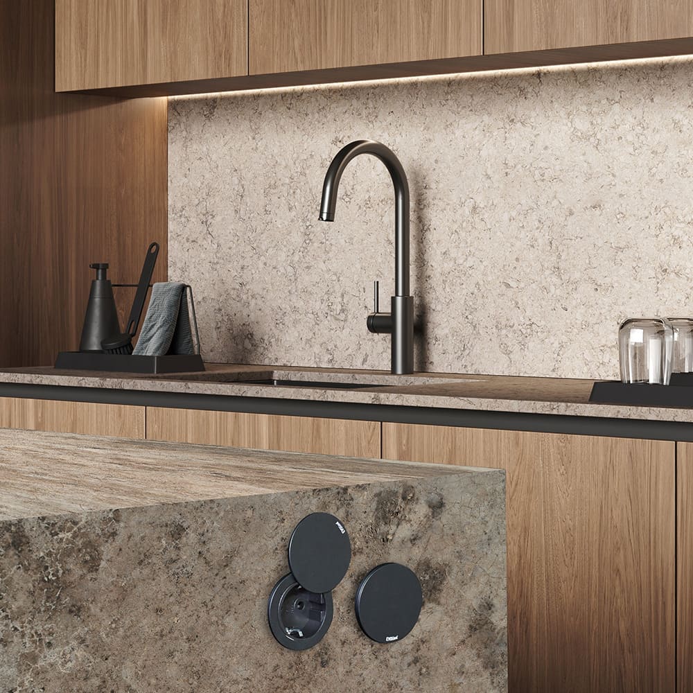 Pistorasia One - Musta